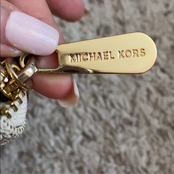 MICHAEL KORS LOGO LONG ZIP AROUND WALLET - Picture 4 of 9